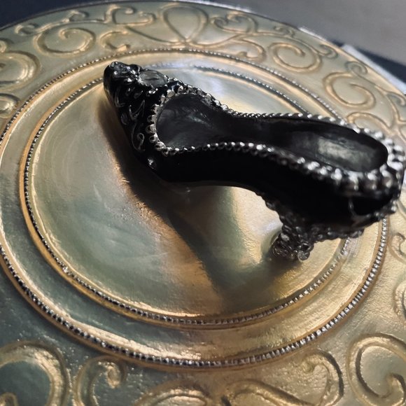 VINTAGE Jewelry or Trinket Hinged Round Metal Lined Box EUC - Picture 3 of 8